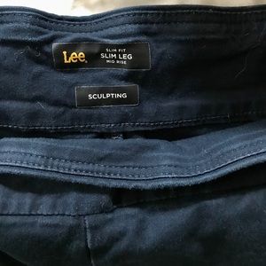 Mid waist, sculpting skinny pants